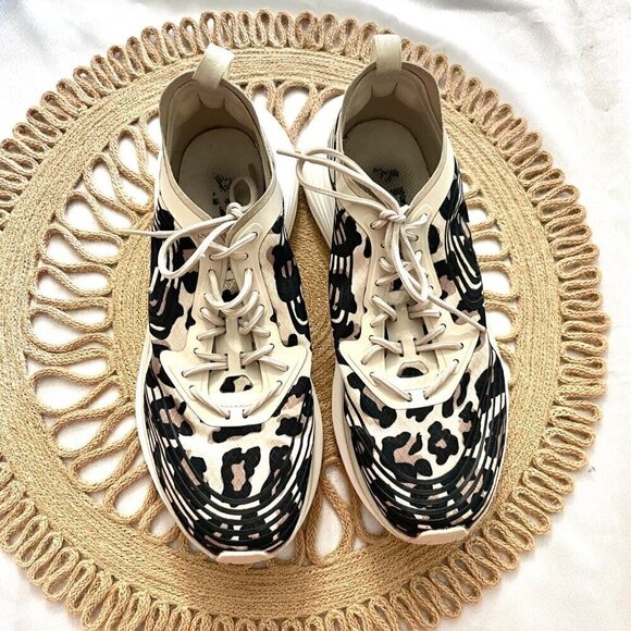 APL Streamline Low Top Running Sneakers Parchment Black Leopard Size 7 - Picture 3 of 14